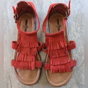 Minnetonka Suede Fringed Coral Orange Sandals size 6